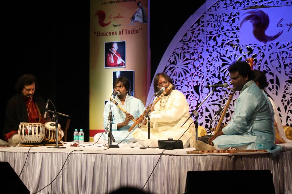 Guru ji Perfoming with sons