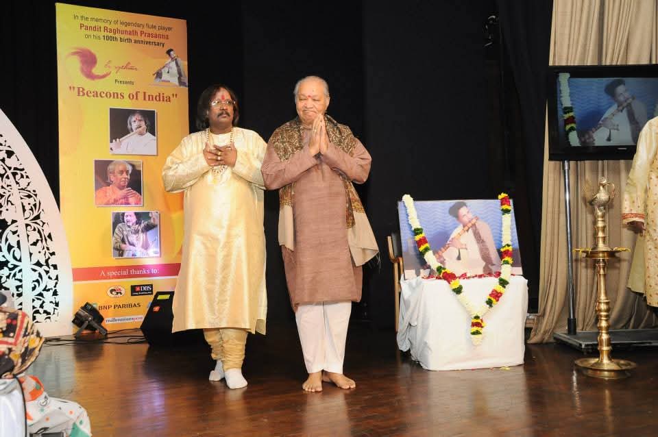 Guruji with pt Harisprasad Chaurasia paying homage to Pt Raghunath Prasanna